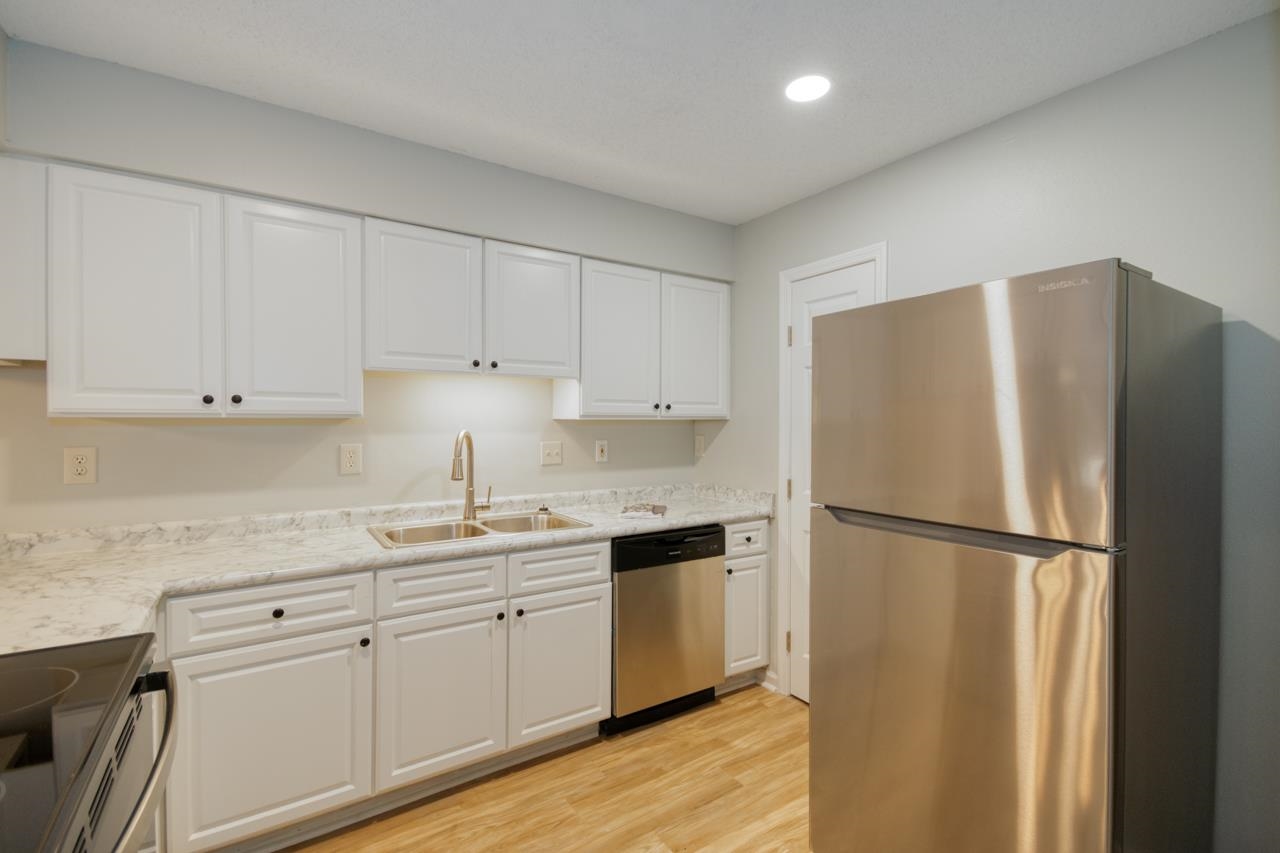 545 Collinsford Road