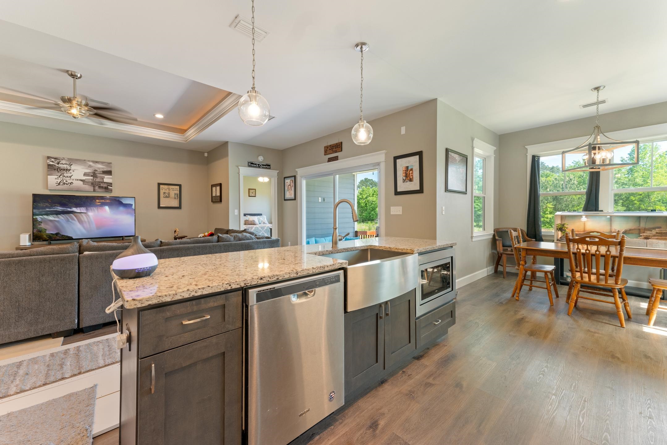 1905 SHADY OAKS Drive