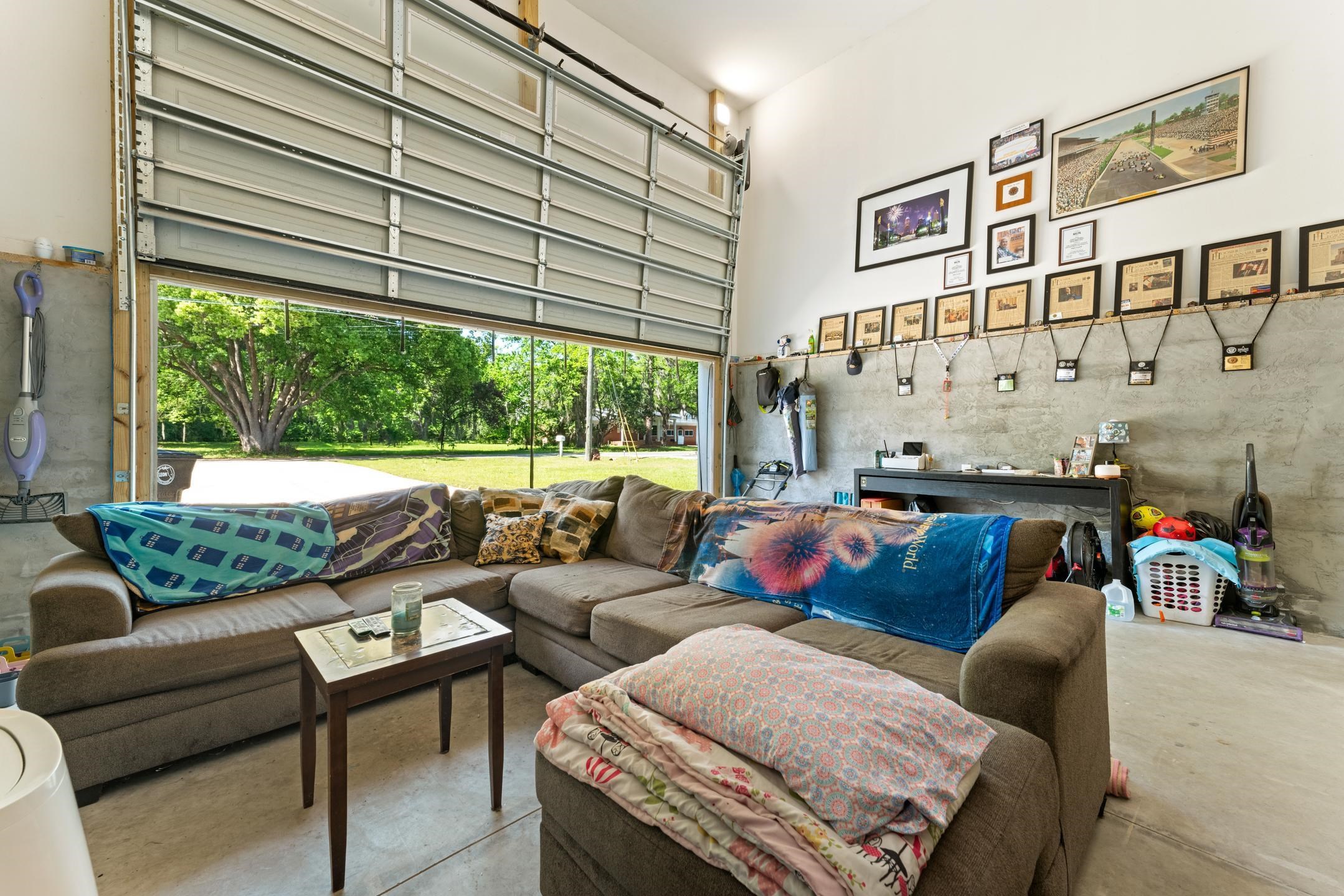 1905 SHADY OAKS Drive