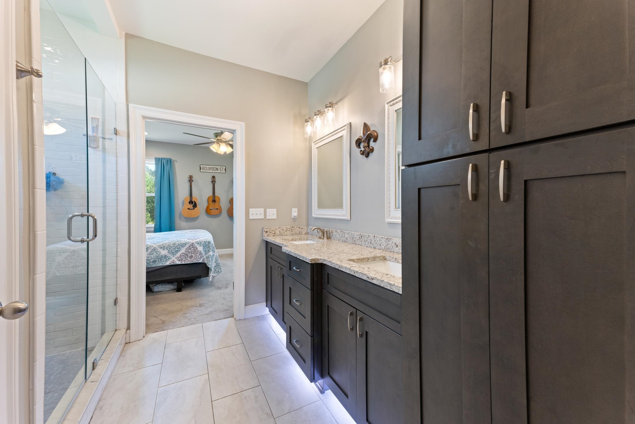 1905 SHADY OAKS Drive