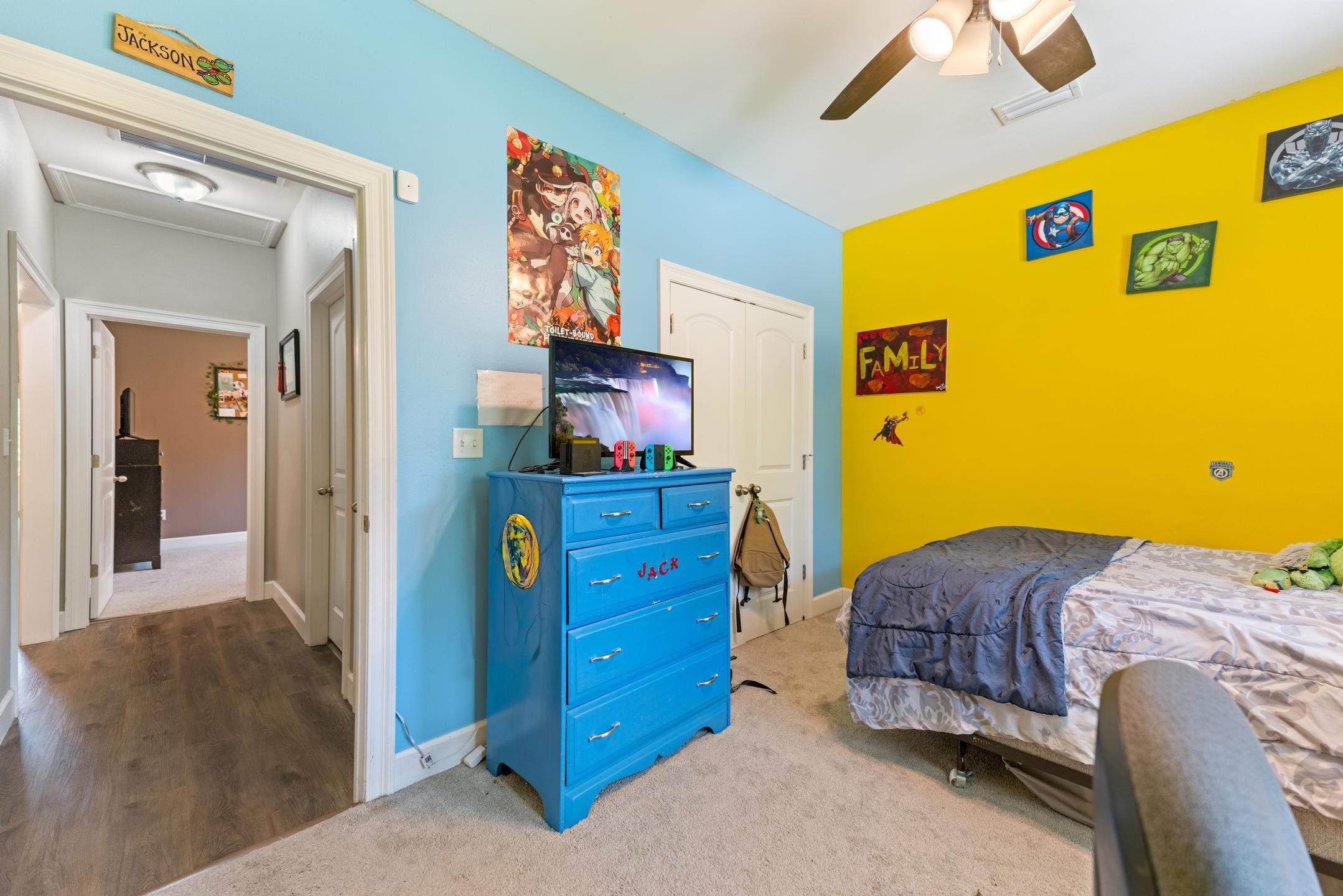 1905 SHADY OAKS Drive