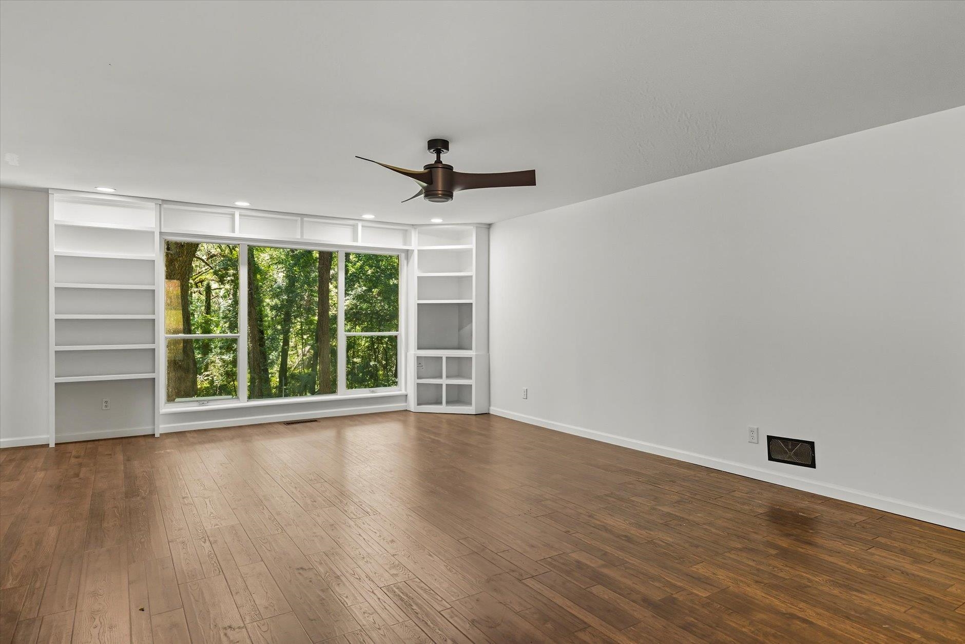 2106 Great Oak Drive