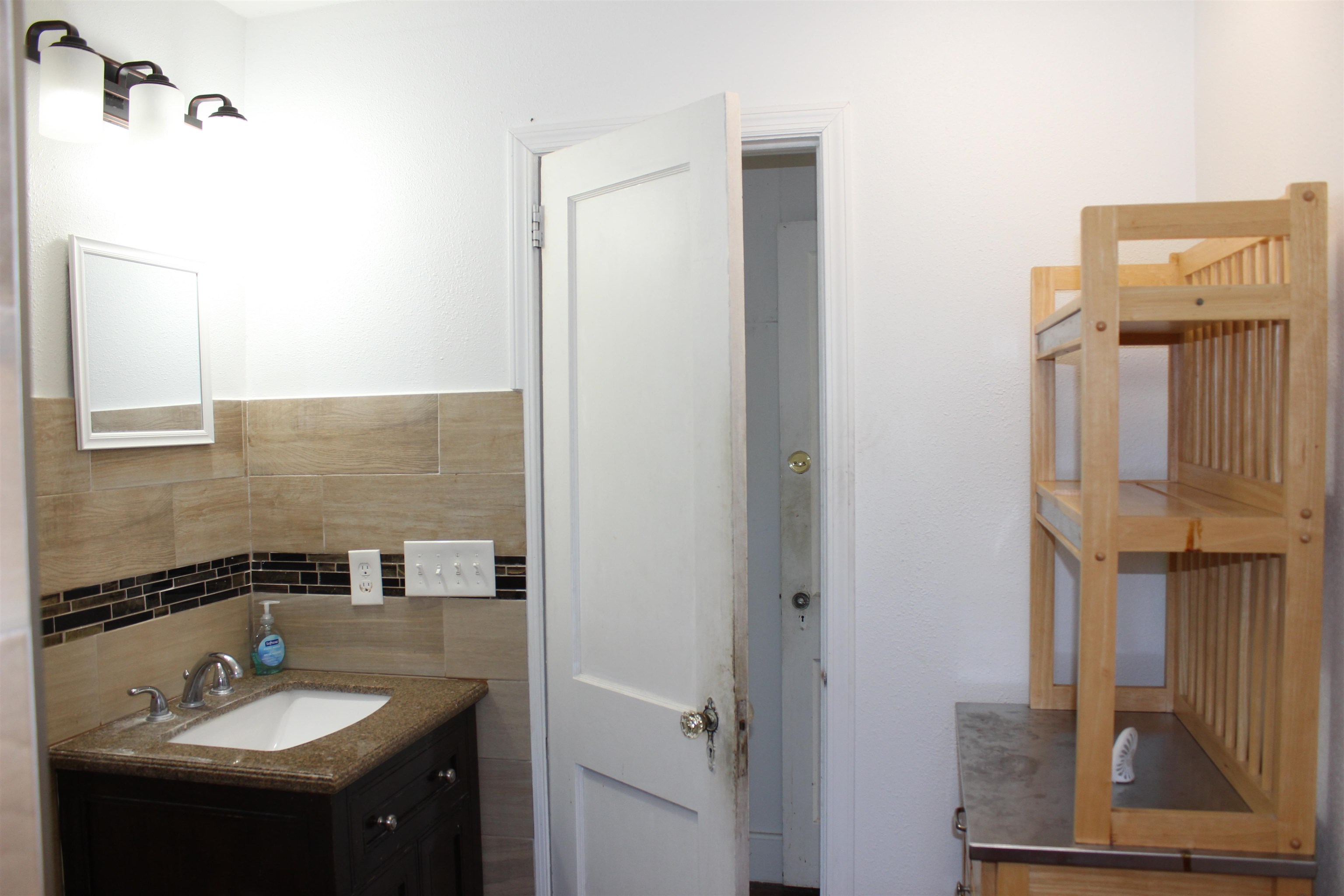 1614 S Meridian Street