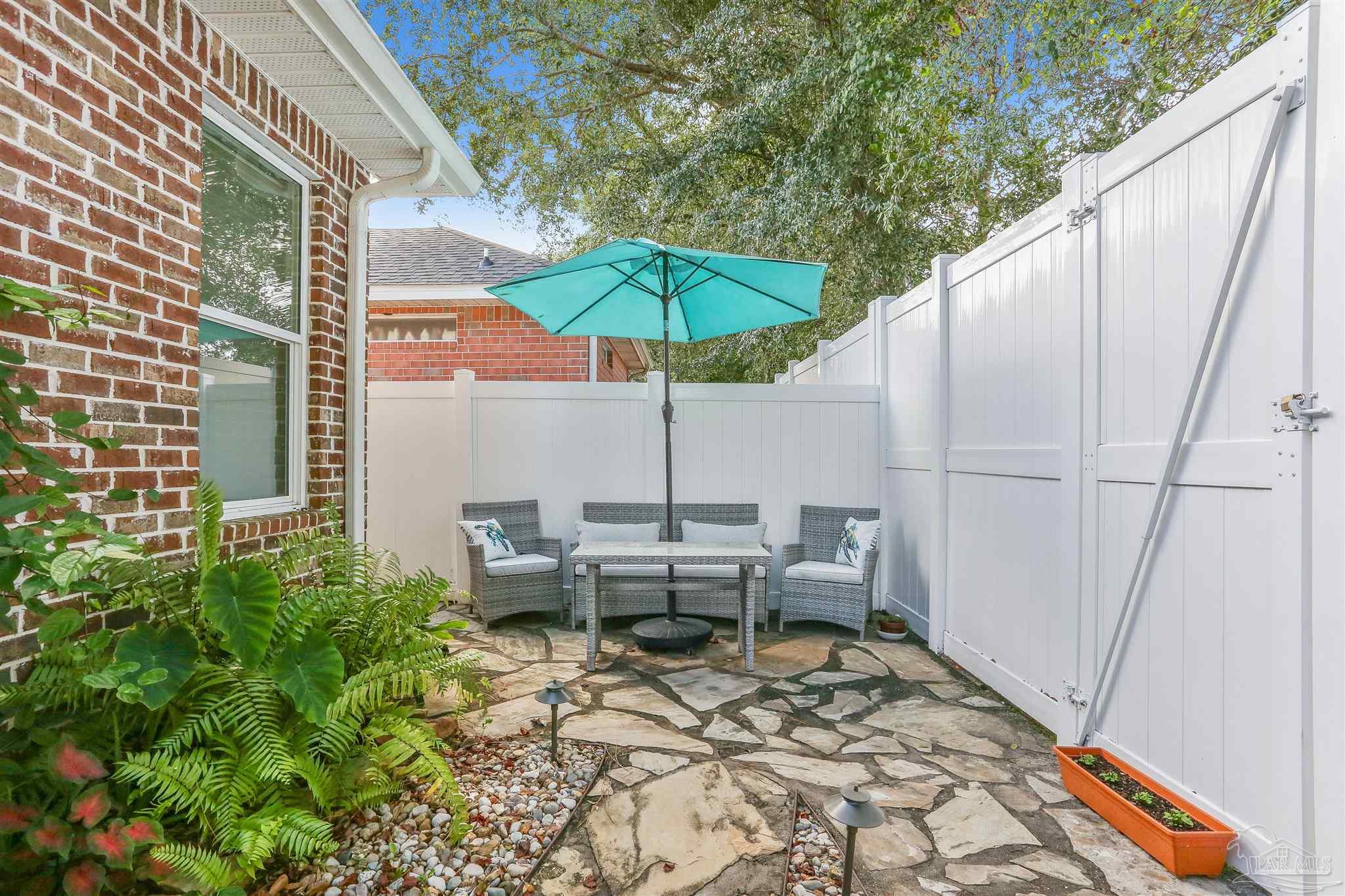 4090 Oak Pointe Dr