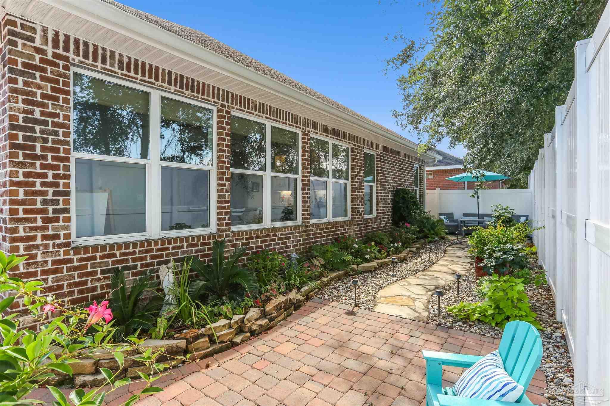 4090 Oak Pointe Dr