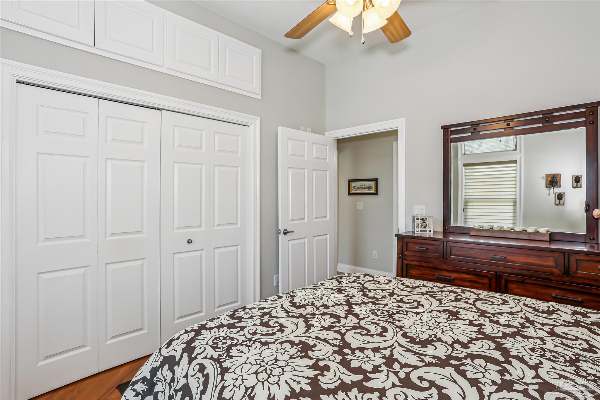 4090 Oak Pointe Dr