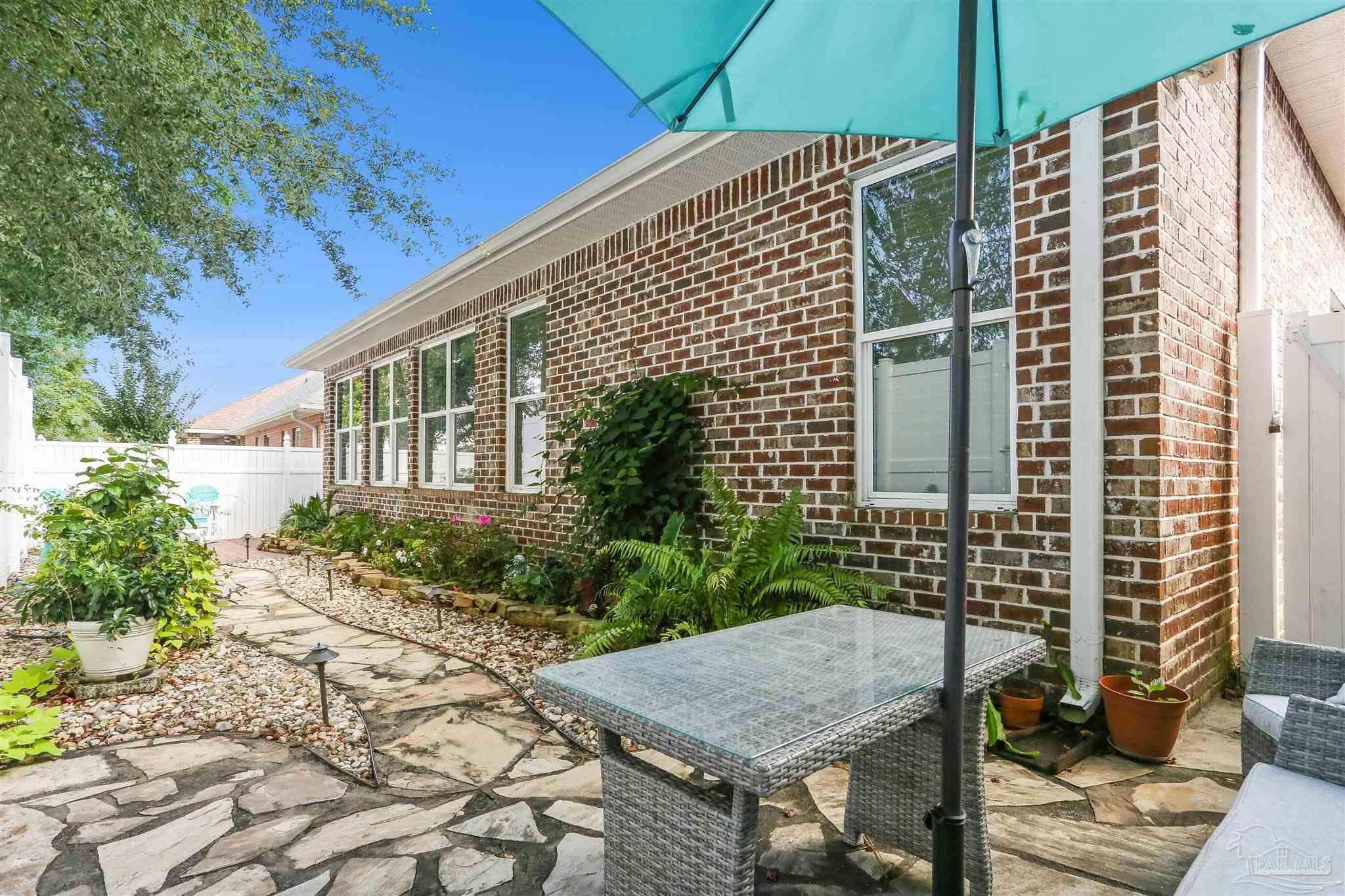 4090 Oak Pointe Dr