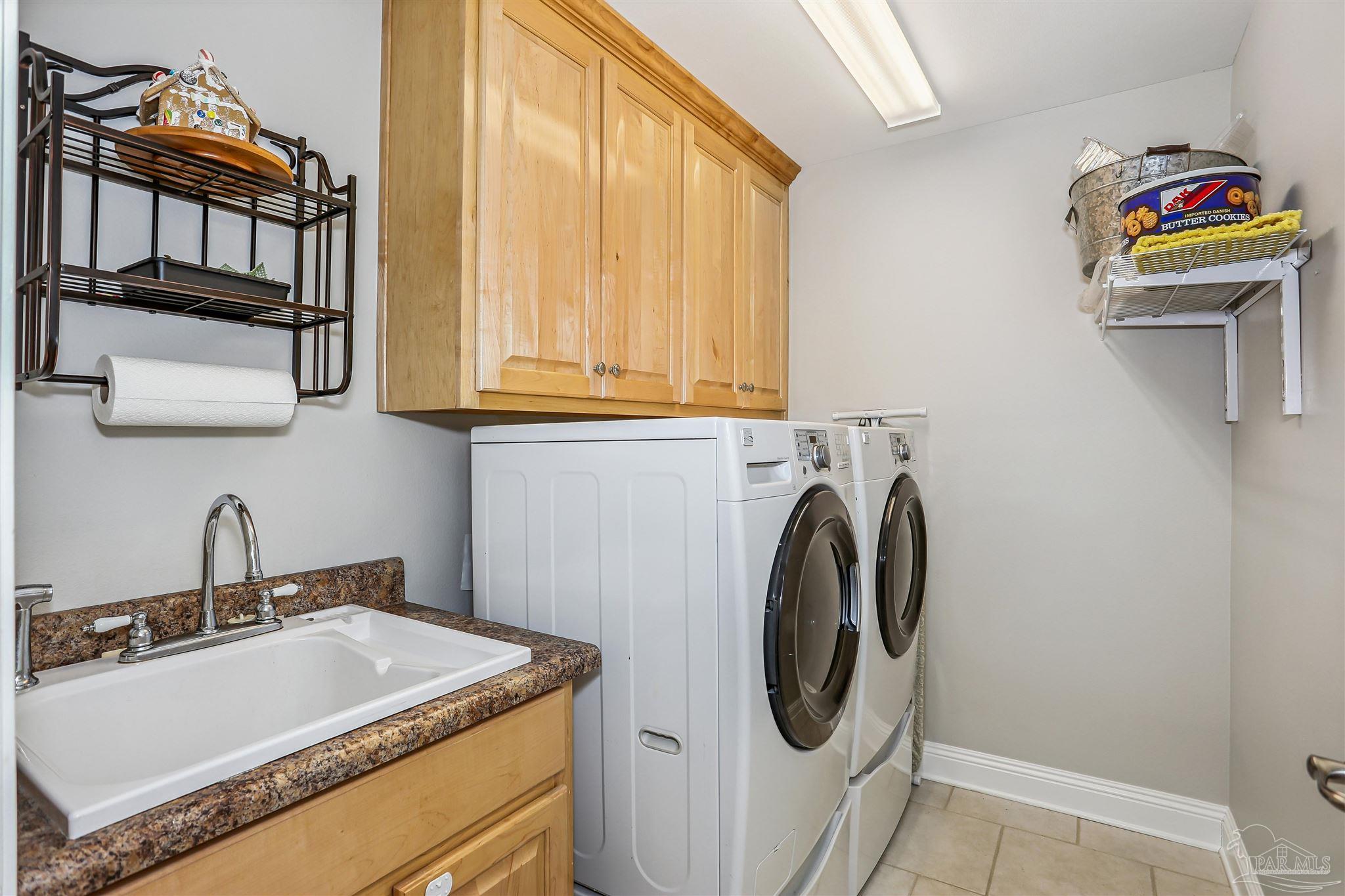4090 Oak Pointe Dr