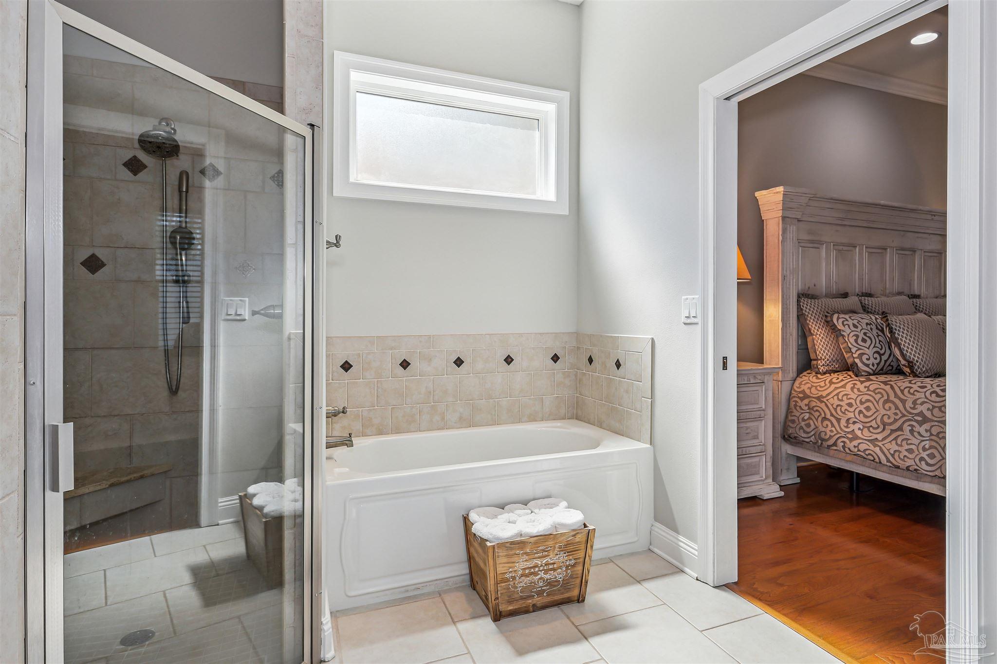 4090 Oak Pointe Dr