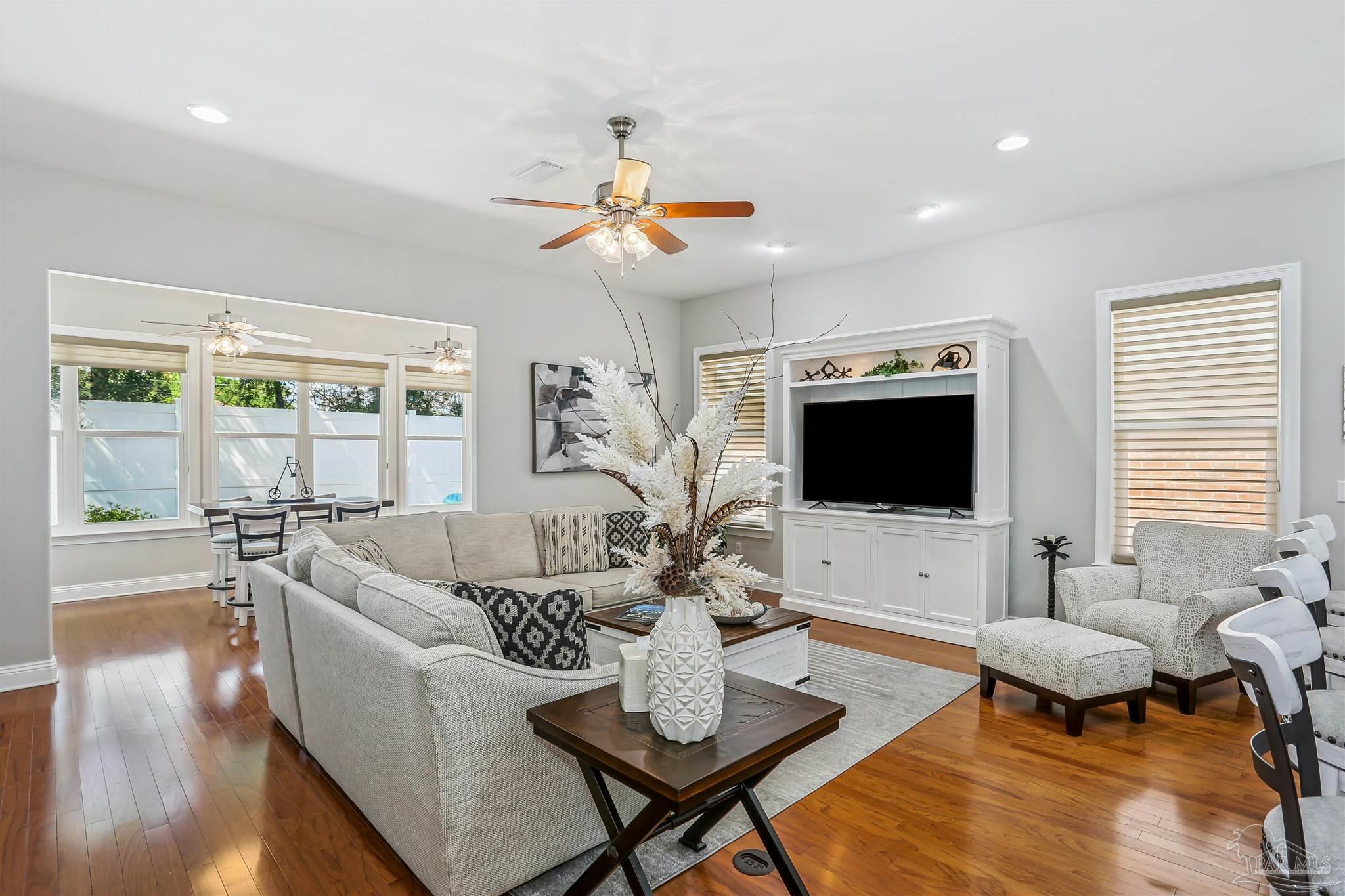 4090 Oak Pointe Dr
