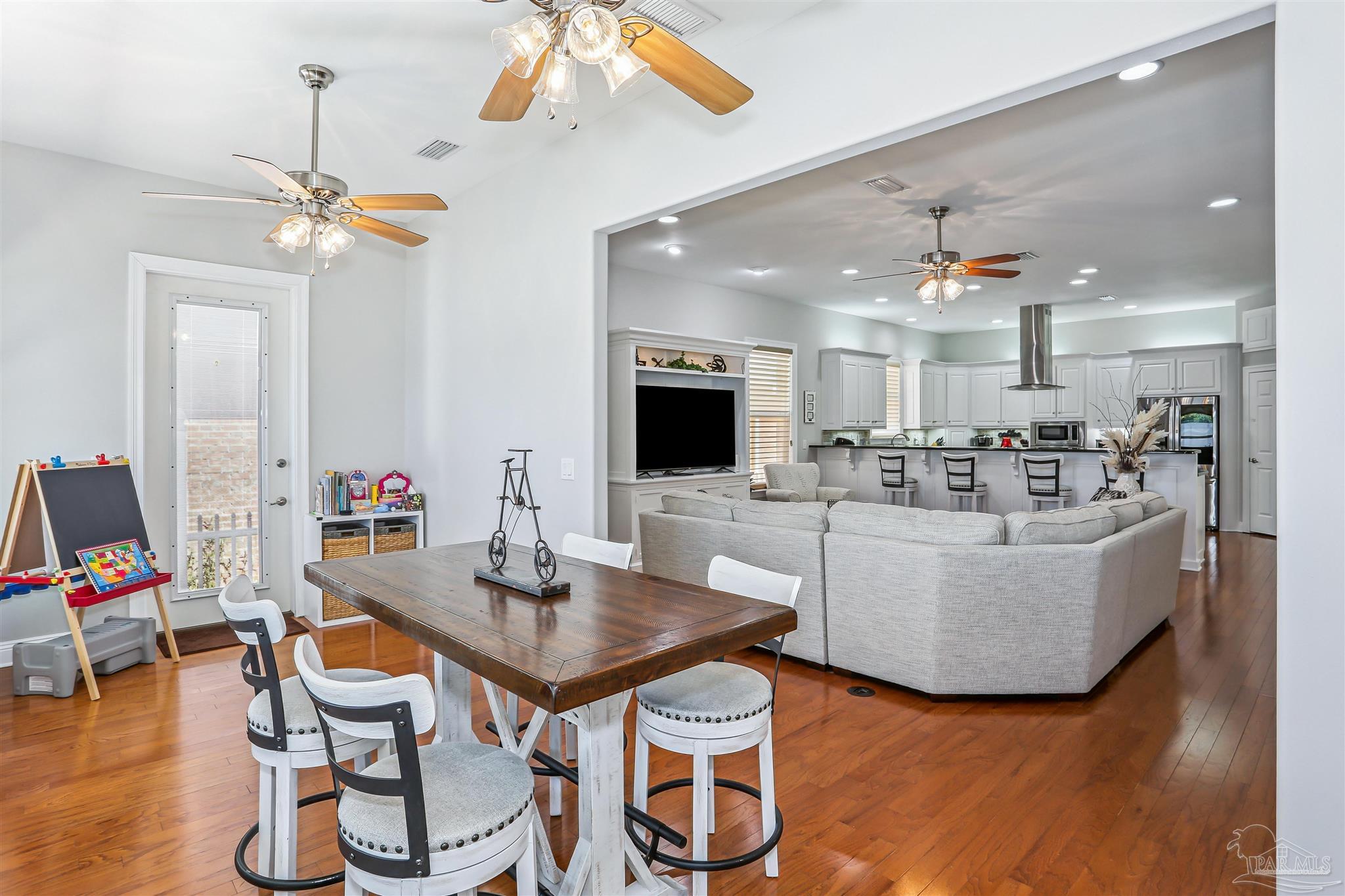 4090 Oak Pointe Dr