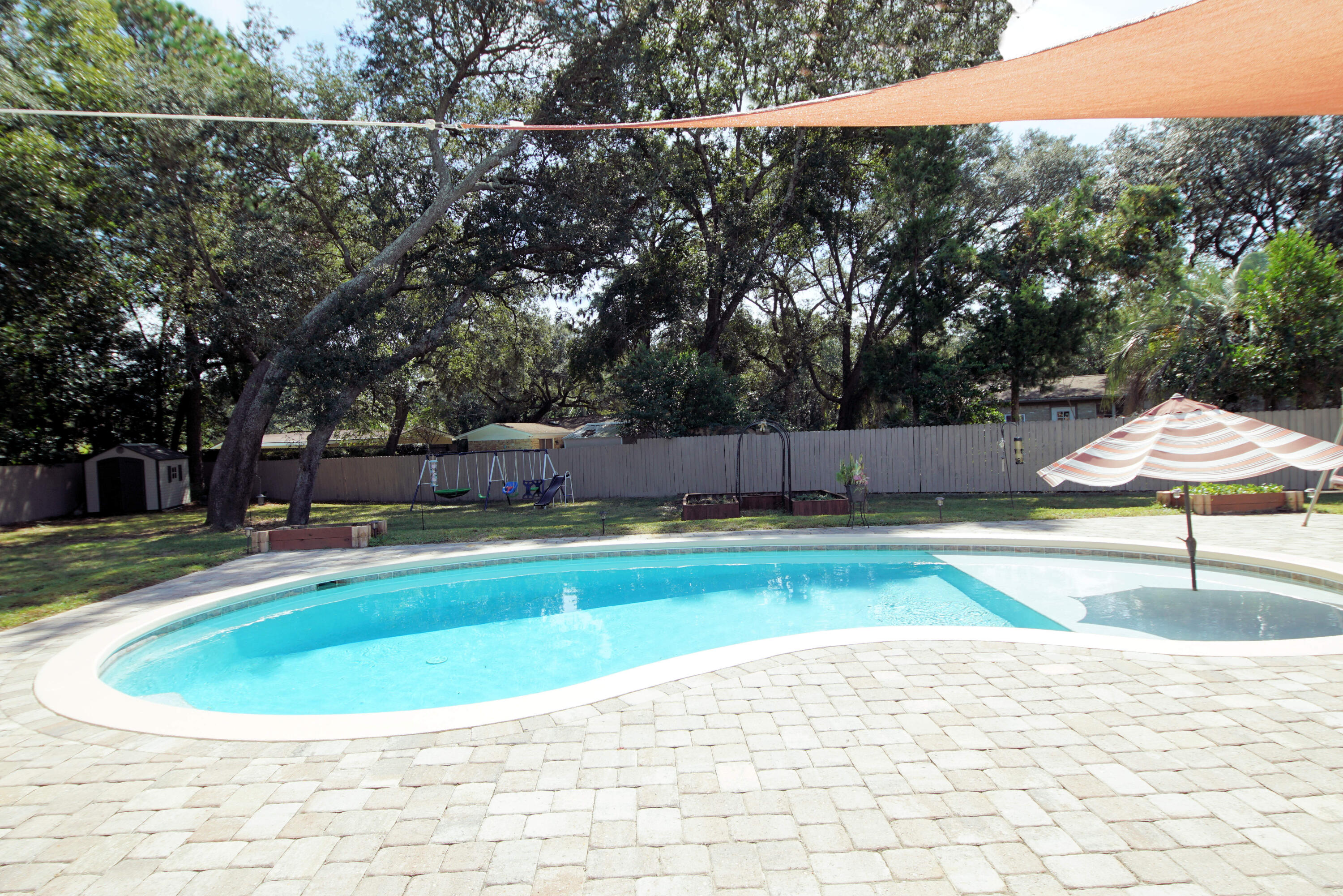 606 NE Powell Drive