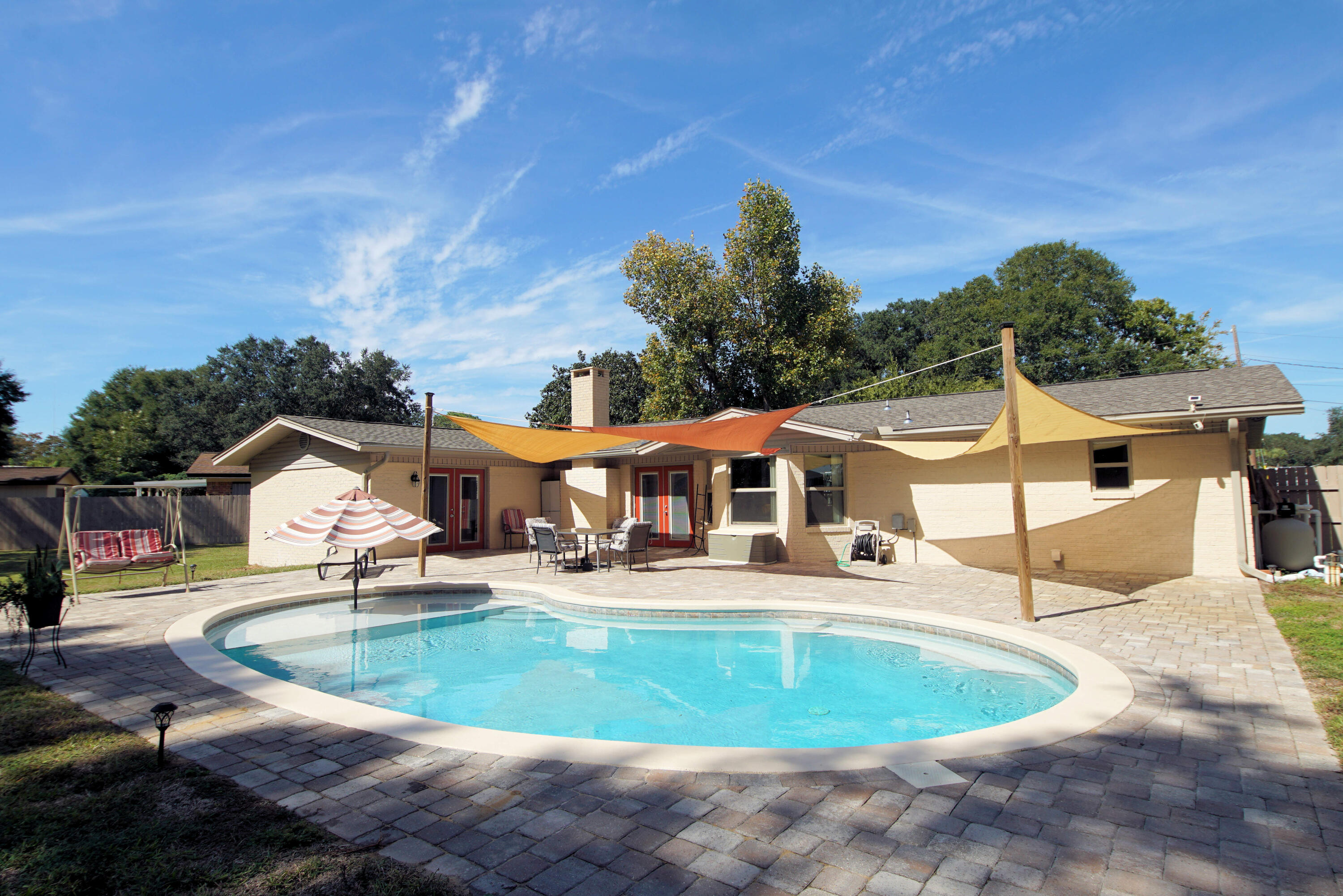 606 NE Powell Drive