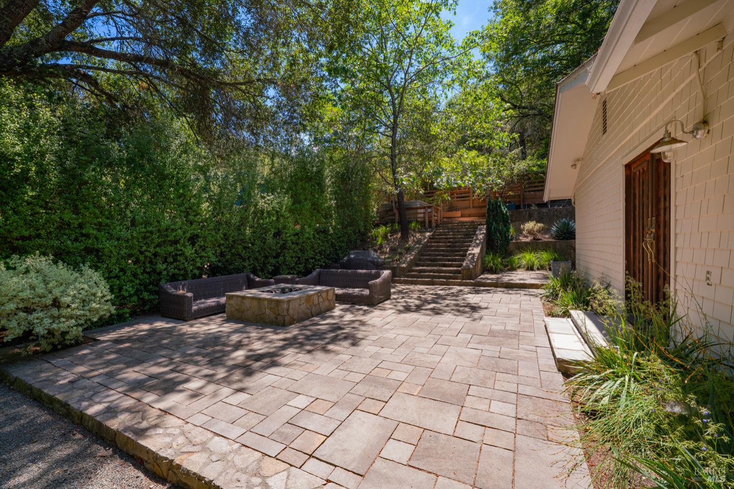 1607 Foothill Blvd