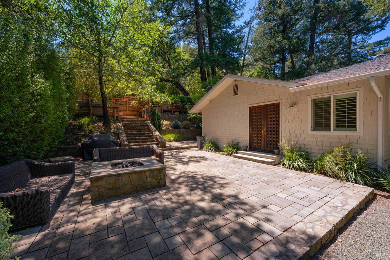 1607 Foothill Blvd