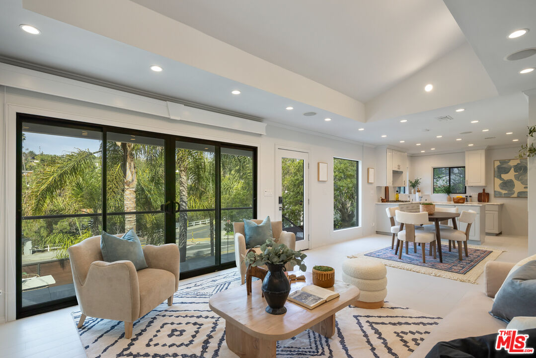 386 Entrada Dr