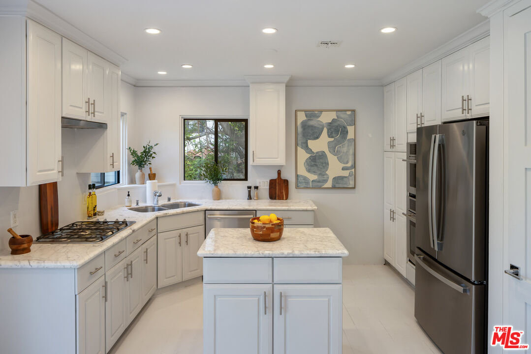 386 Entrada Dr
