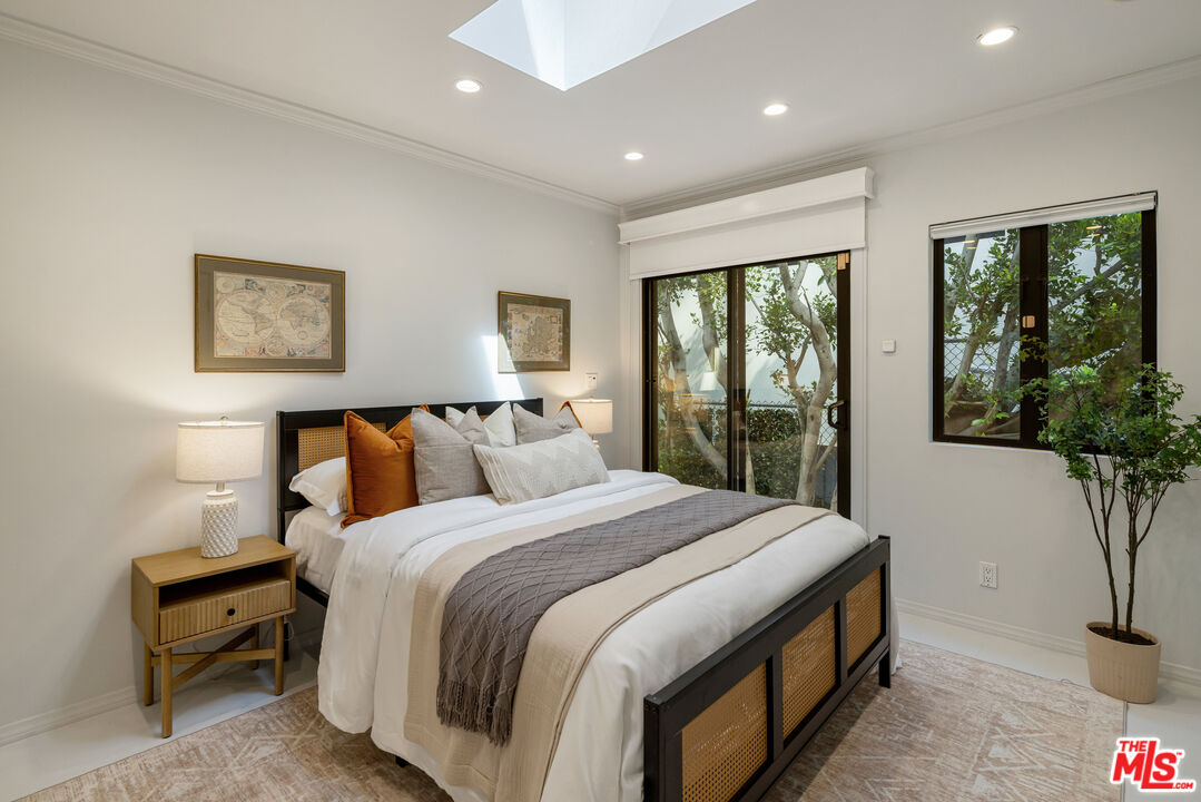 386 Entrada Dr