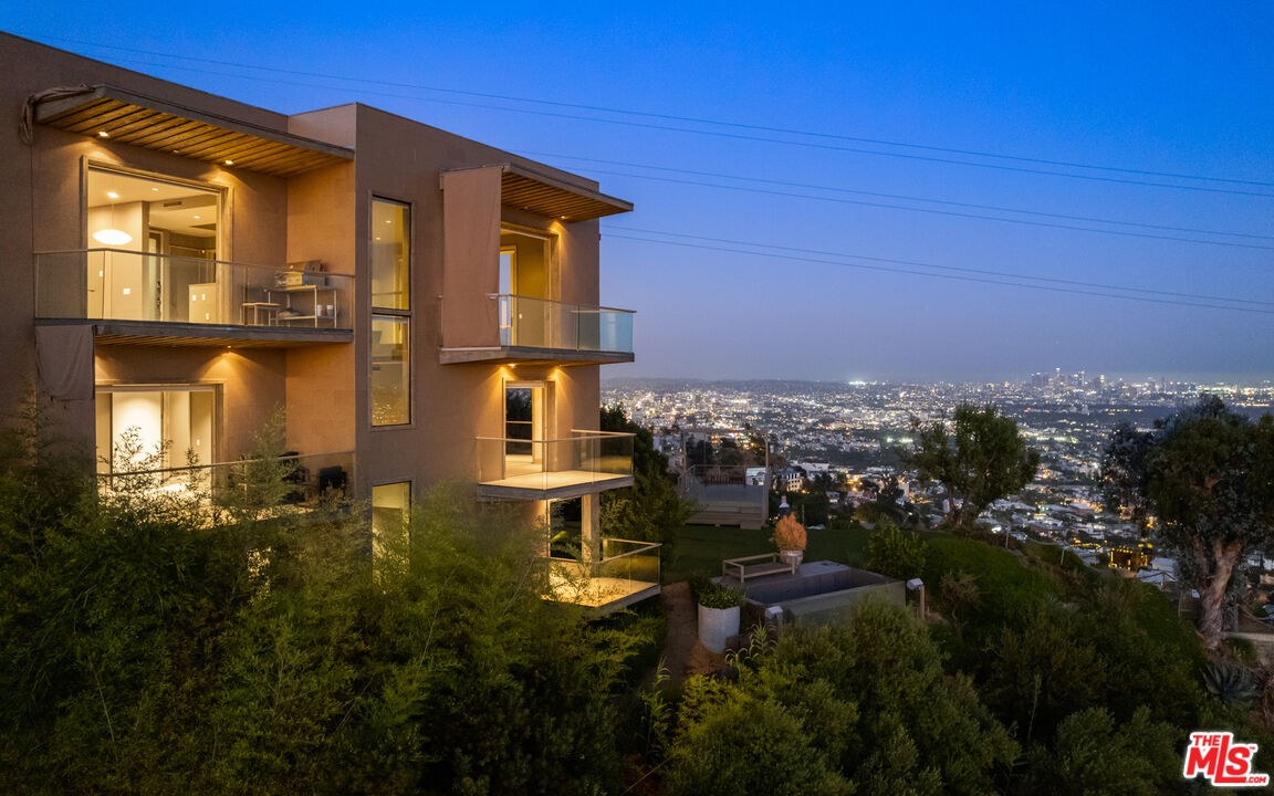 1600 Viewmont Dr
