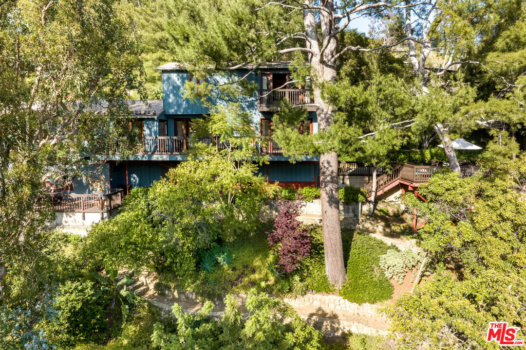 2415 Castilian Dr