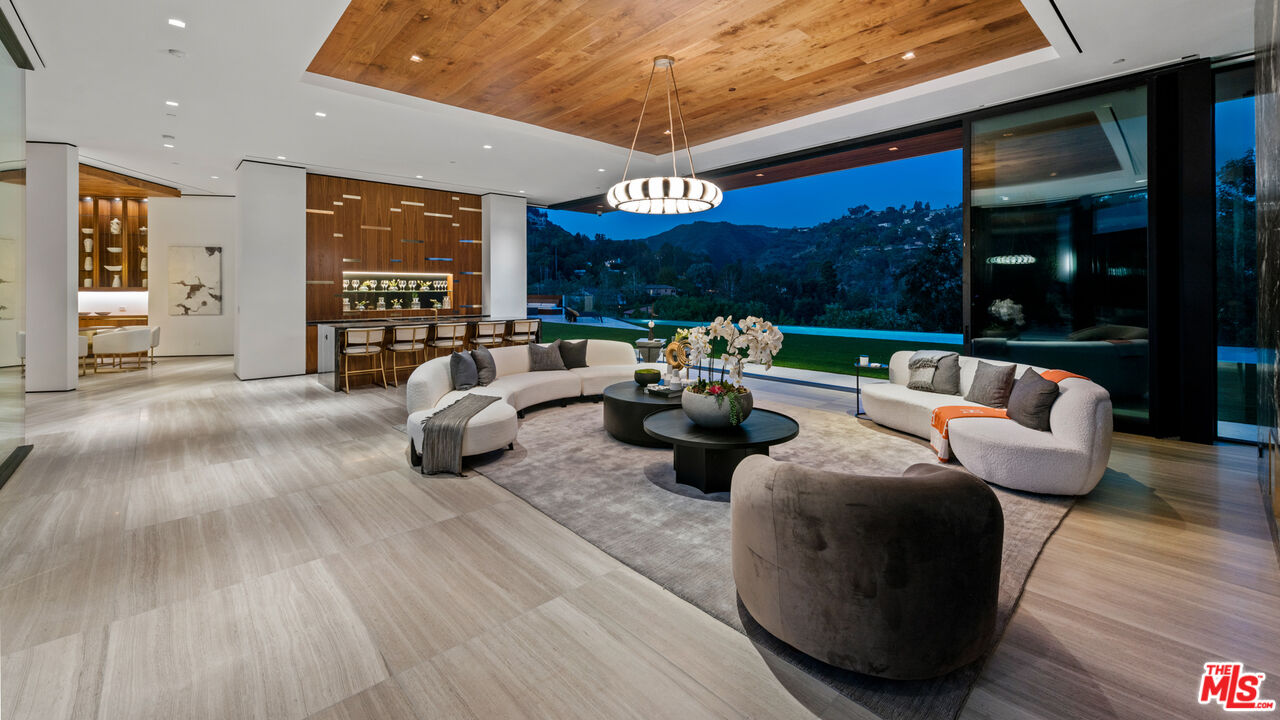 1130 Angelo Dr