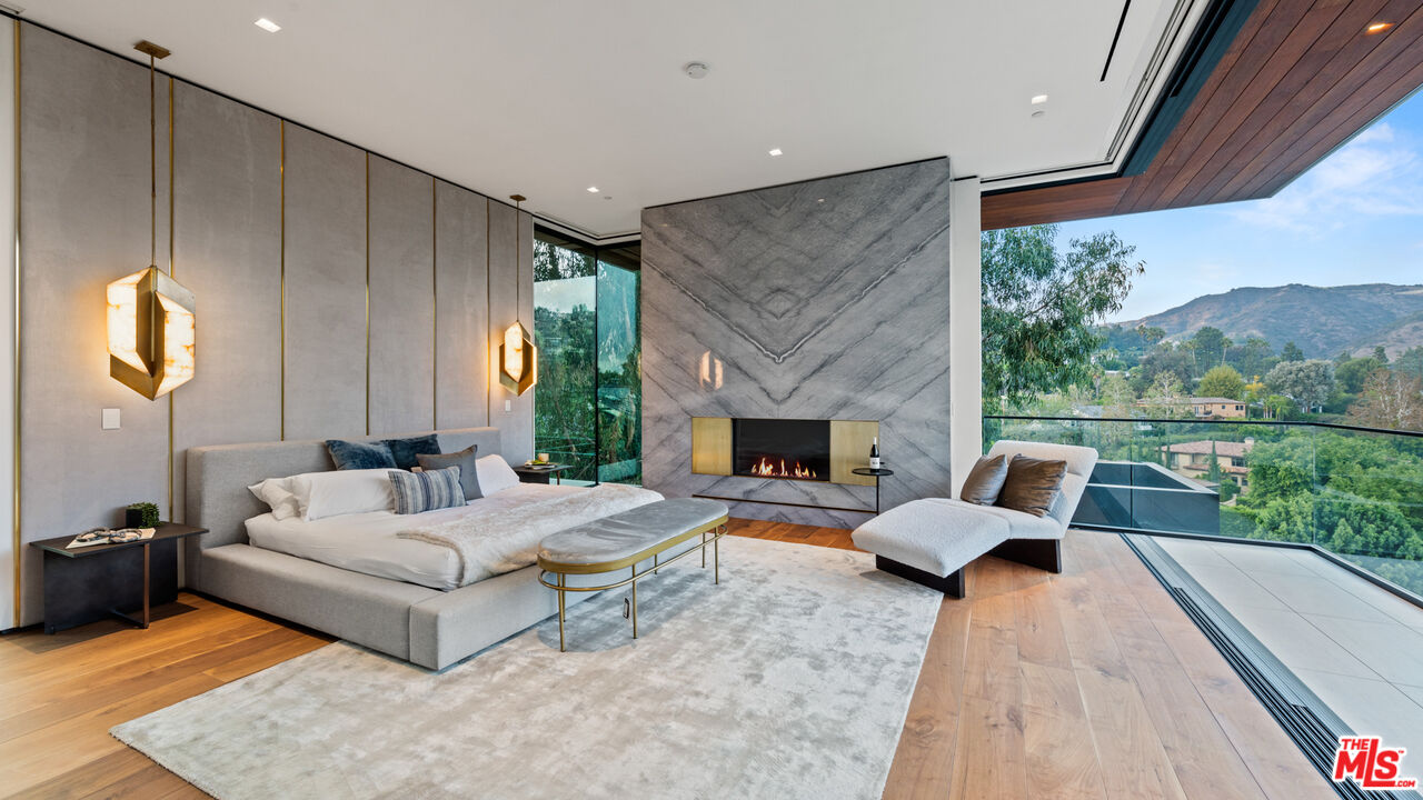 1130 Angelo Dr