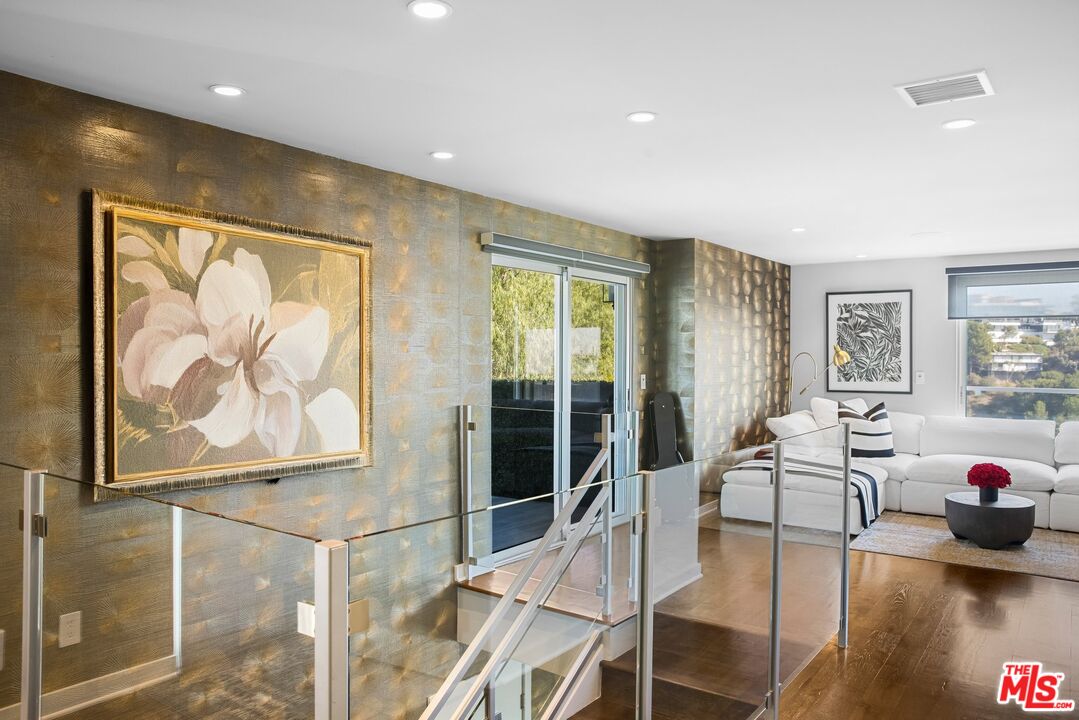 9318 Warbler Way