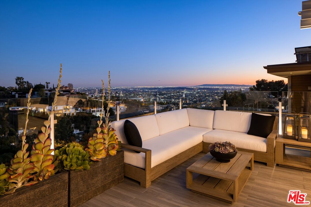 9318 Warbler Way