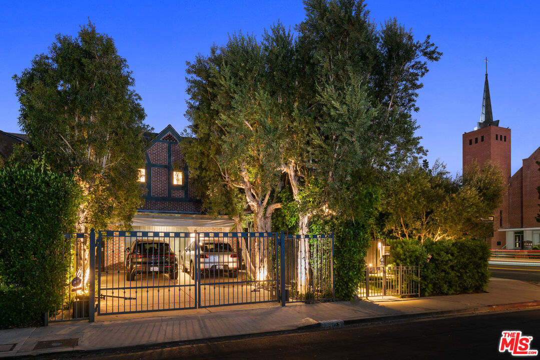 560 S Bronson Ave