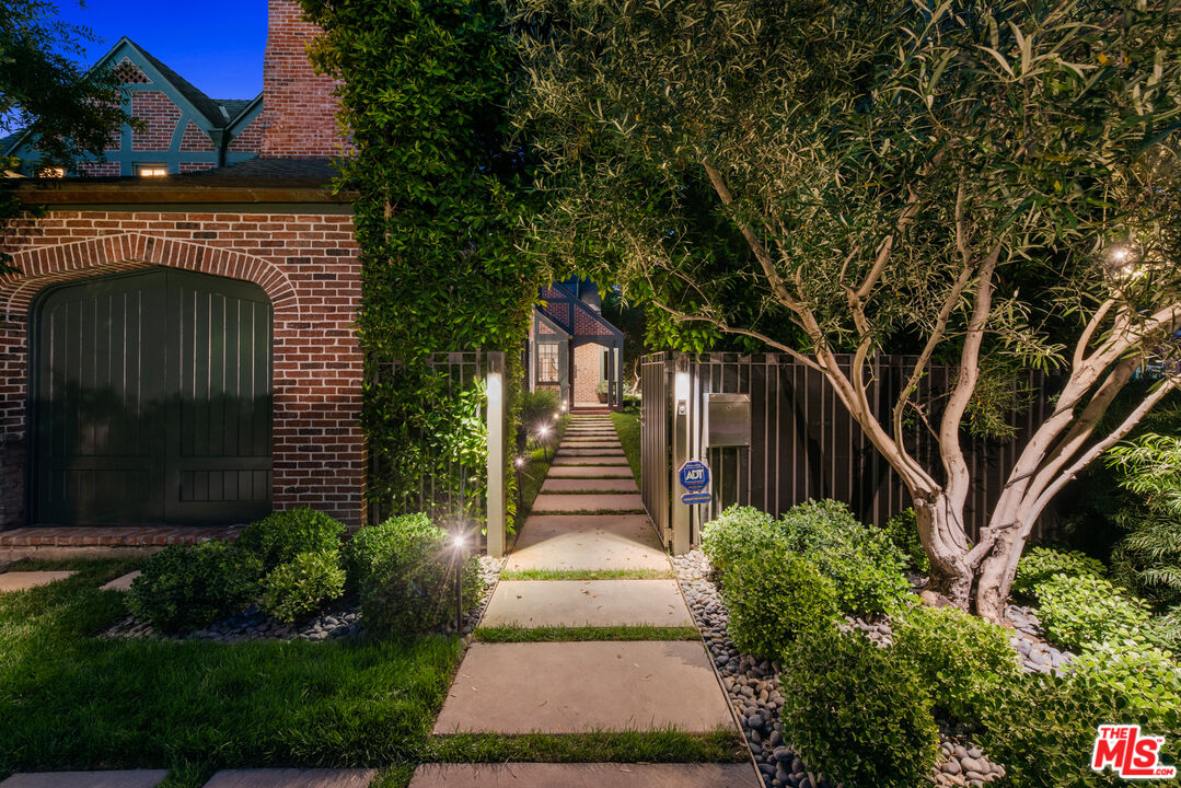 560 S Bronson Ave