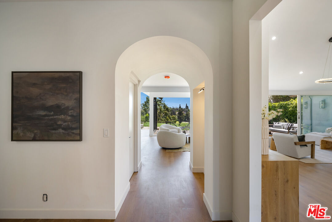 992 Napoli Dr