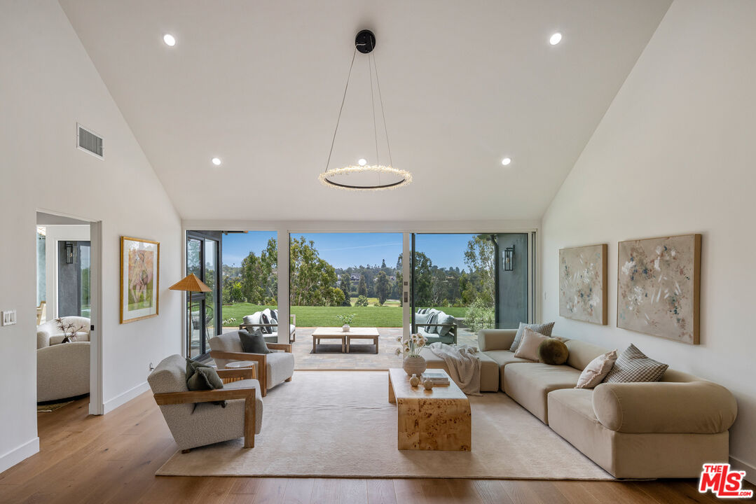 992 Napoli Dr
