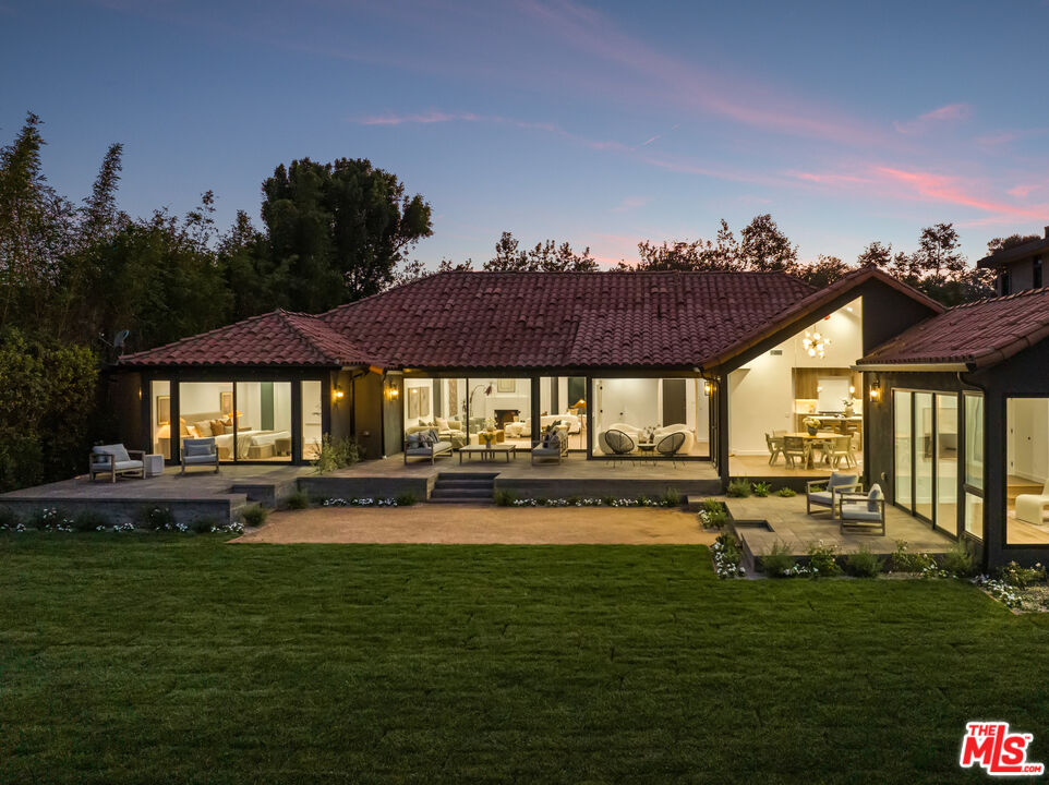 992 Napoli Dr