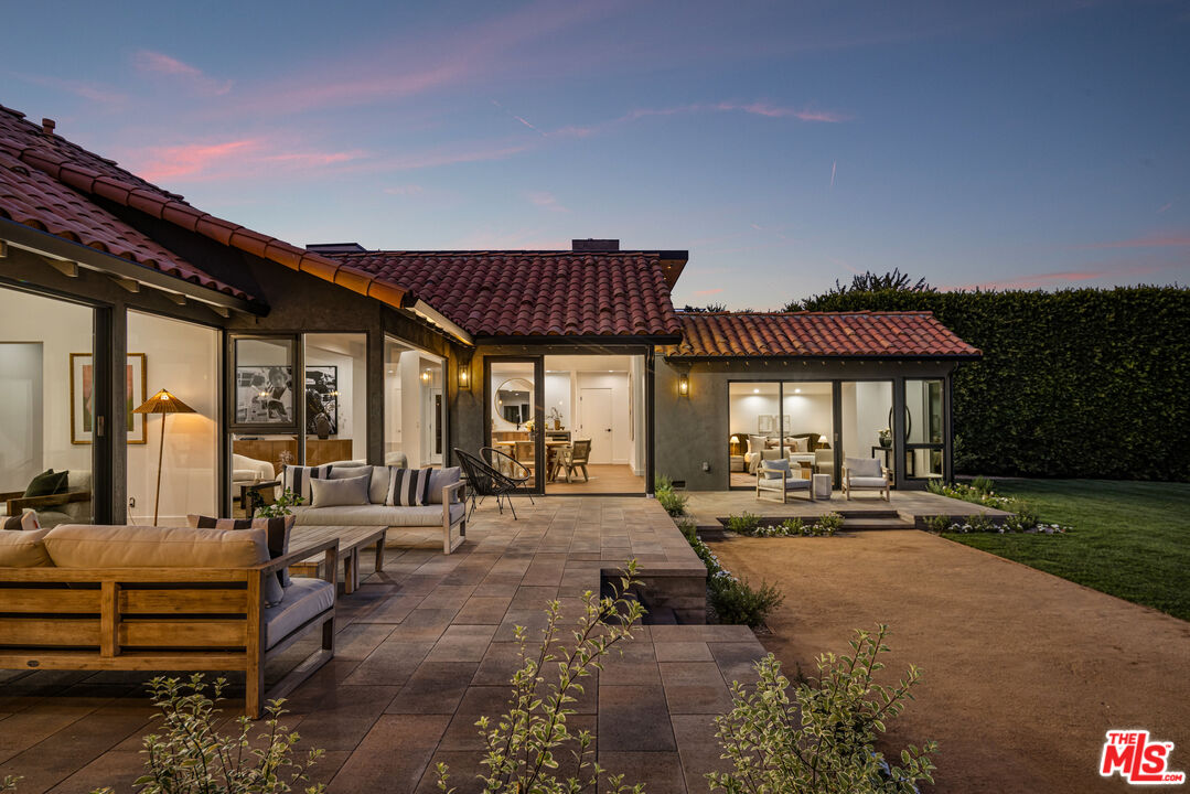 992 Napoli Dr