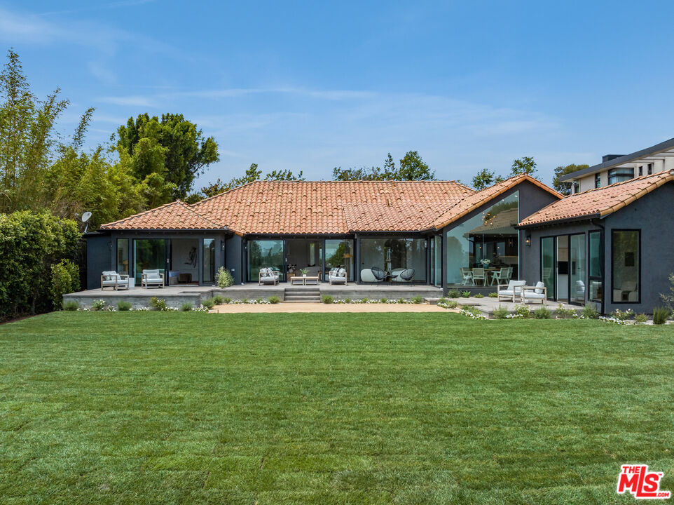 992 Napoli Dr