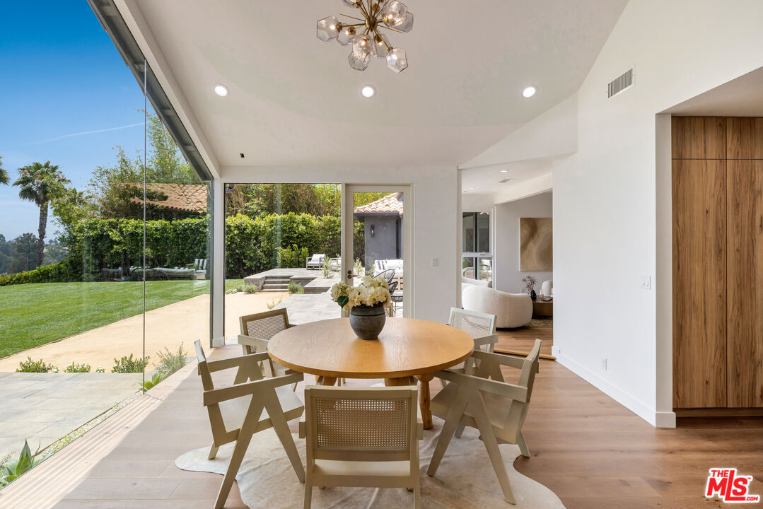 992 Napoli Dr