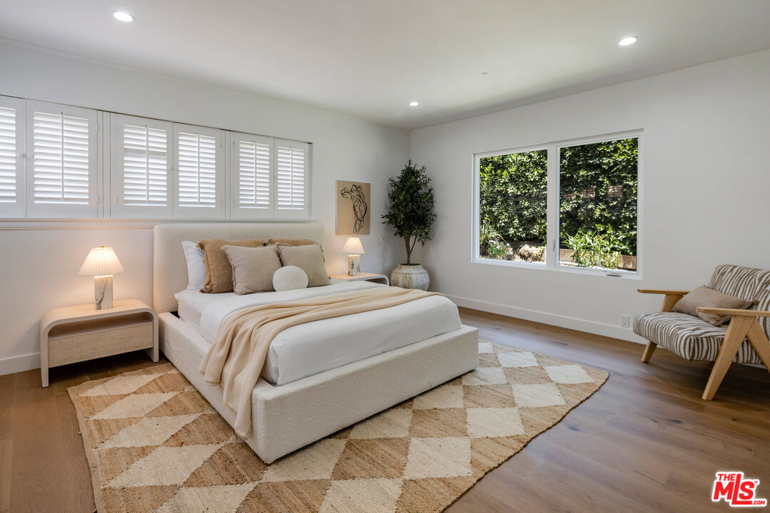 992 Napoli Dr