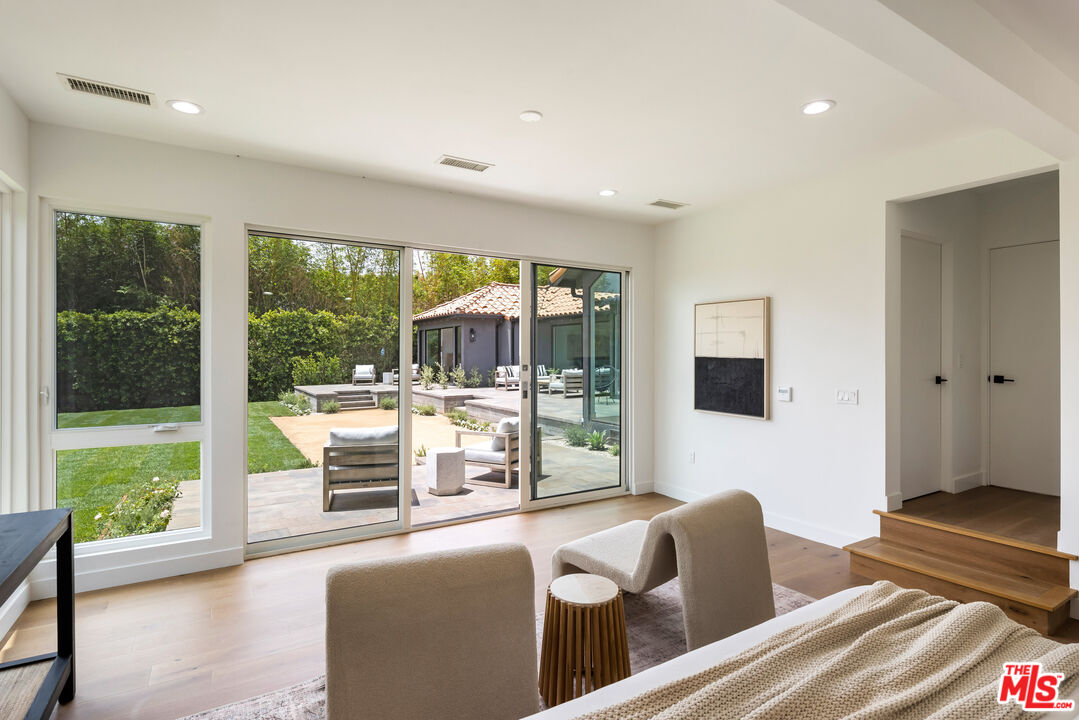 992 Napoli Dr
