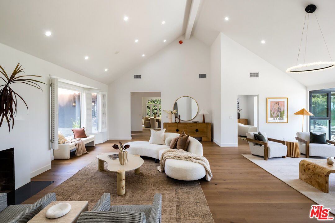 992 Napoli Dr