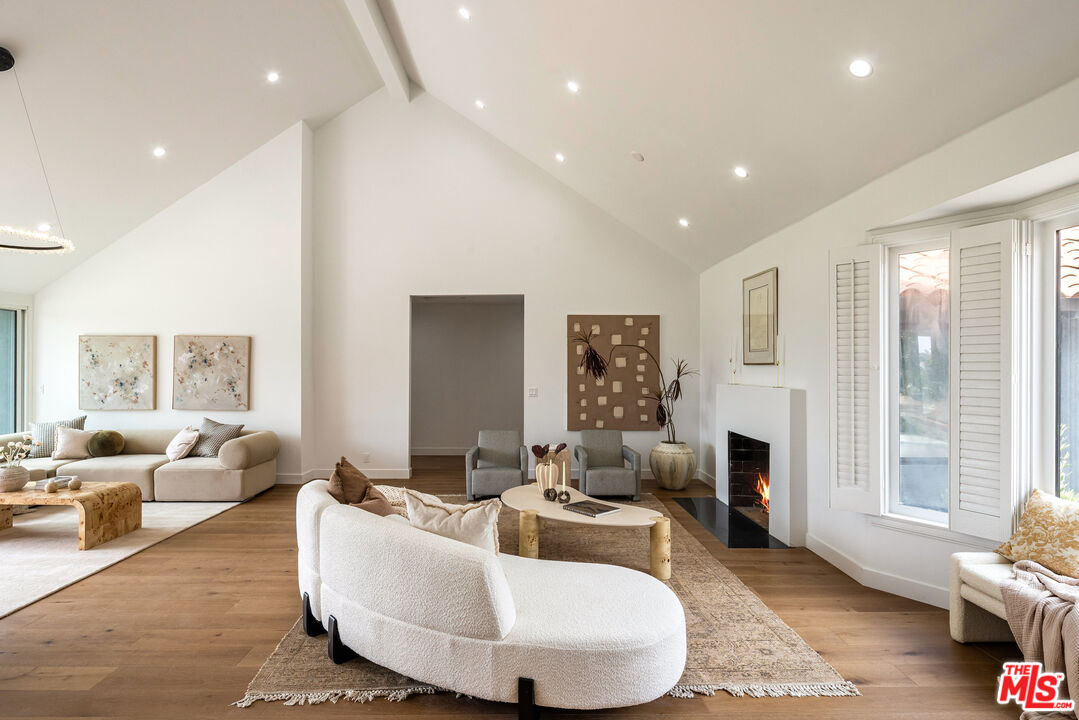 992 Napoli Dr