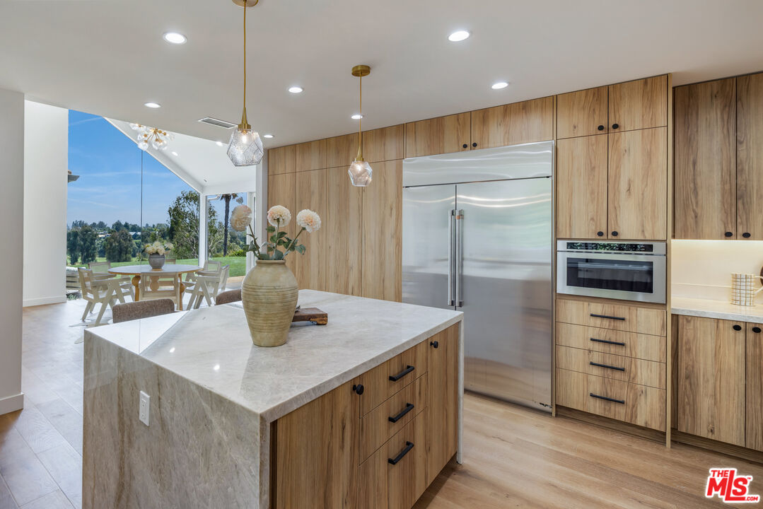 992 Napoli Dr
