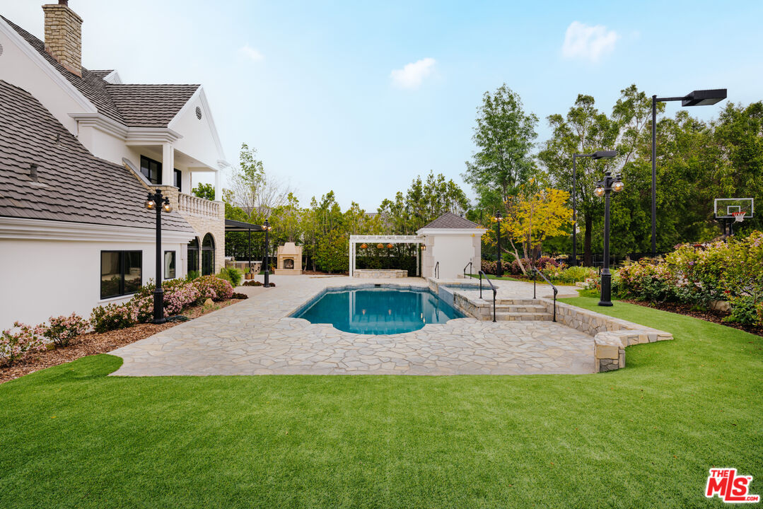 20608 Chatsboro Dr