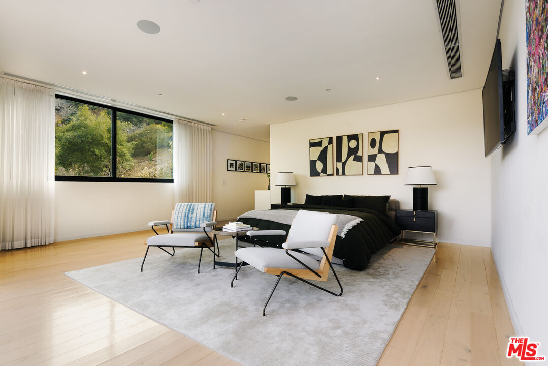 7681 Willow Glen Rd