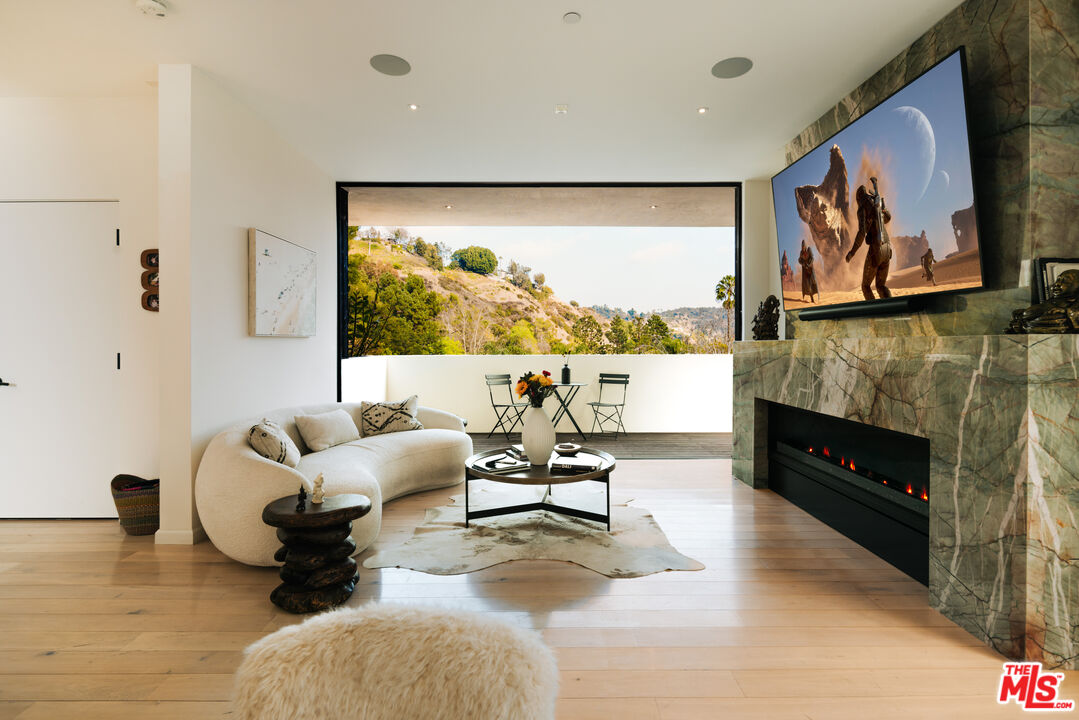 7681 Willow Glen Rd