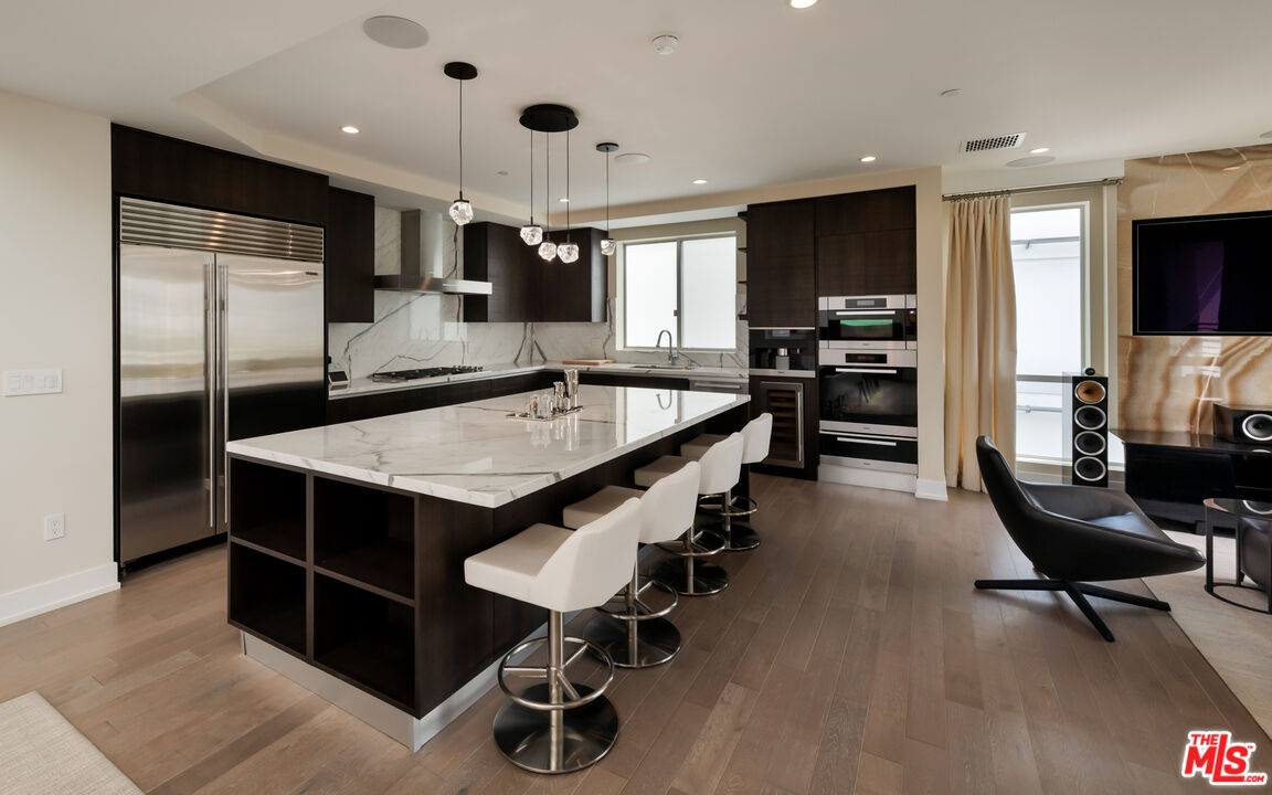 460 N Palm Dr Unit: 501