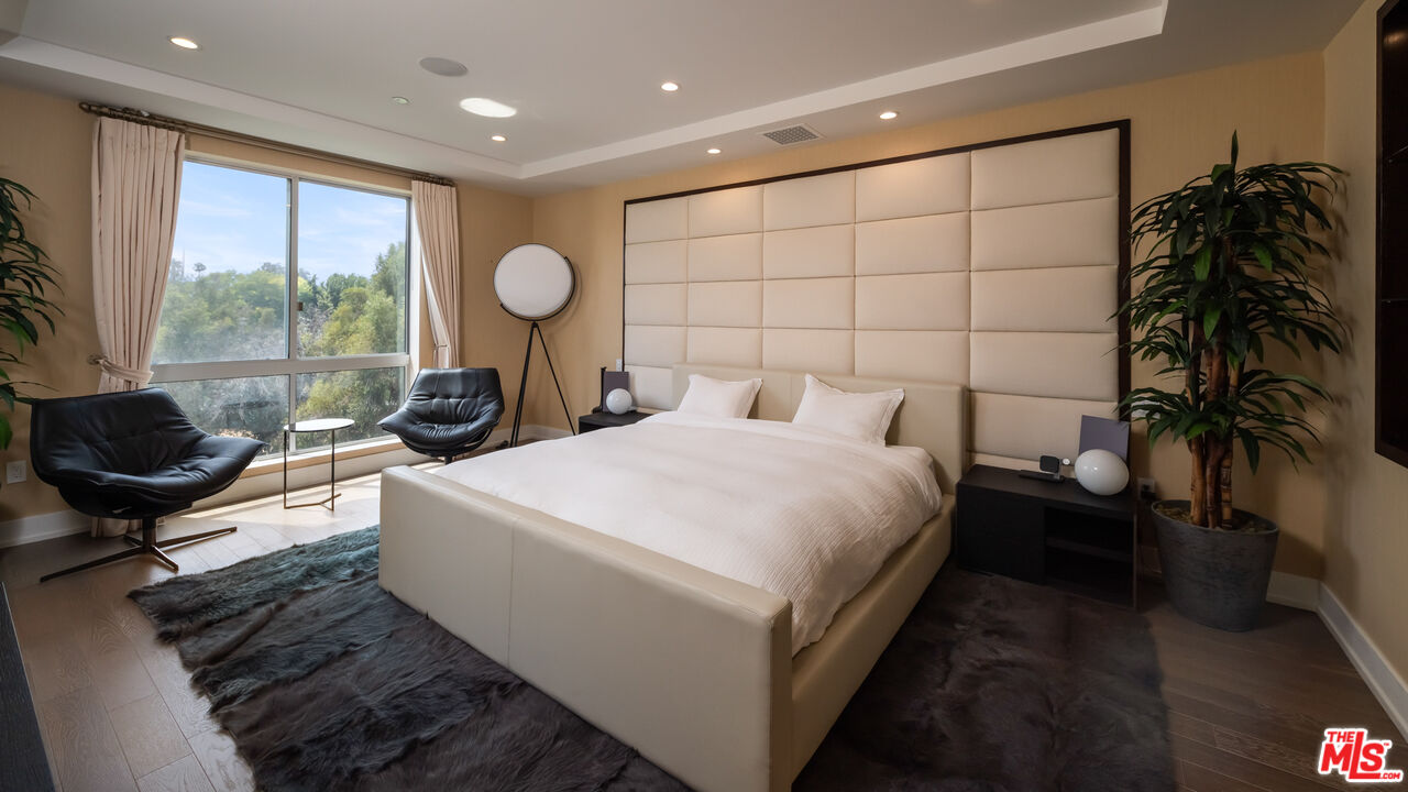460 N Palm Dr Unit: 501