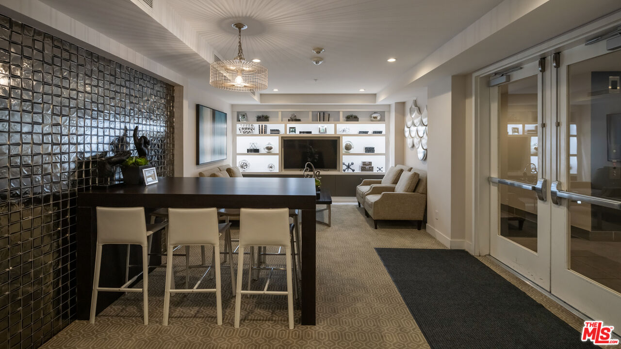 460 N Palm Dr Unit: 501