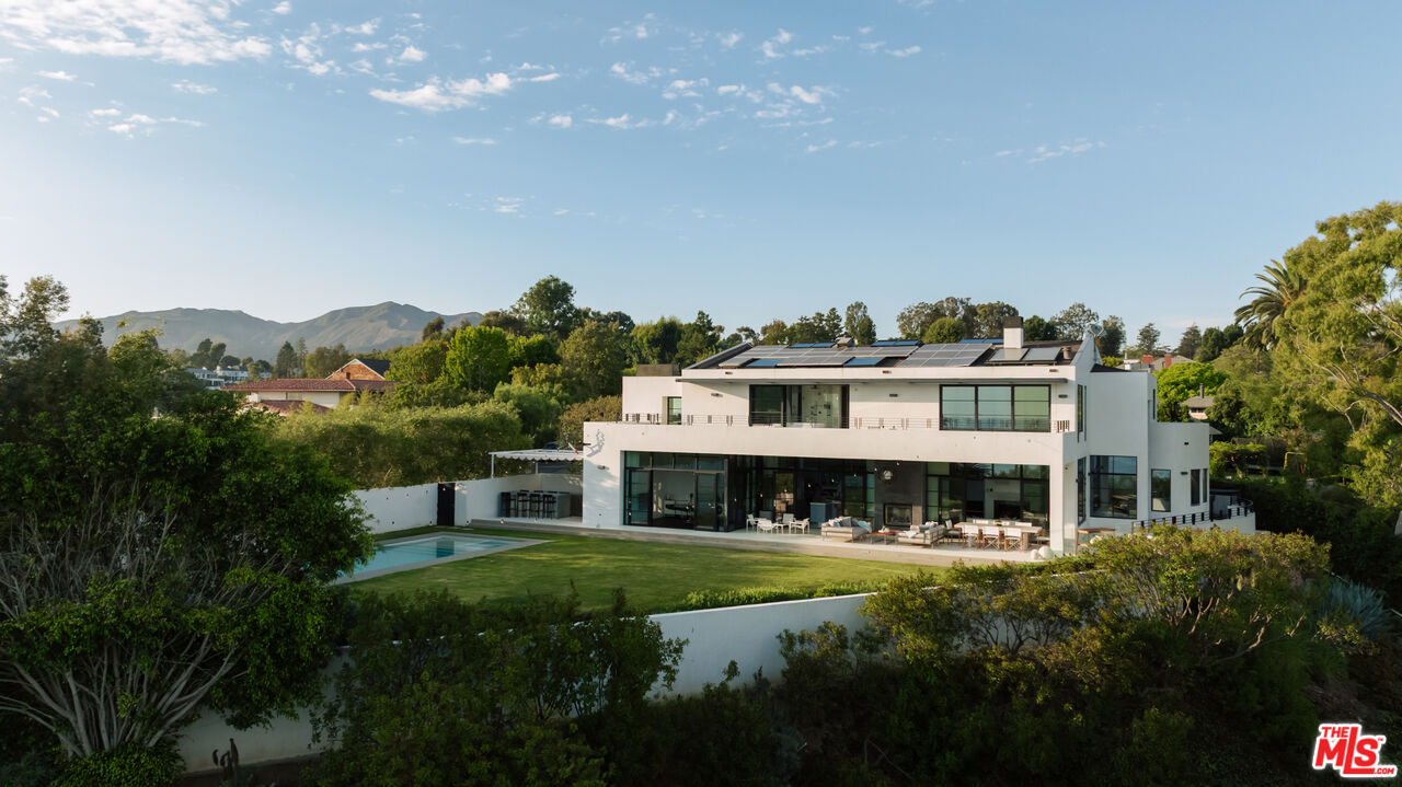 400 Amalfi Dr