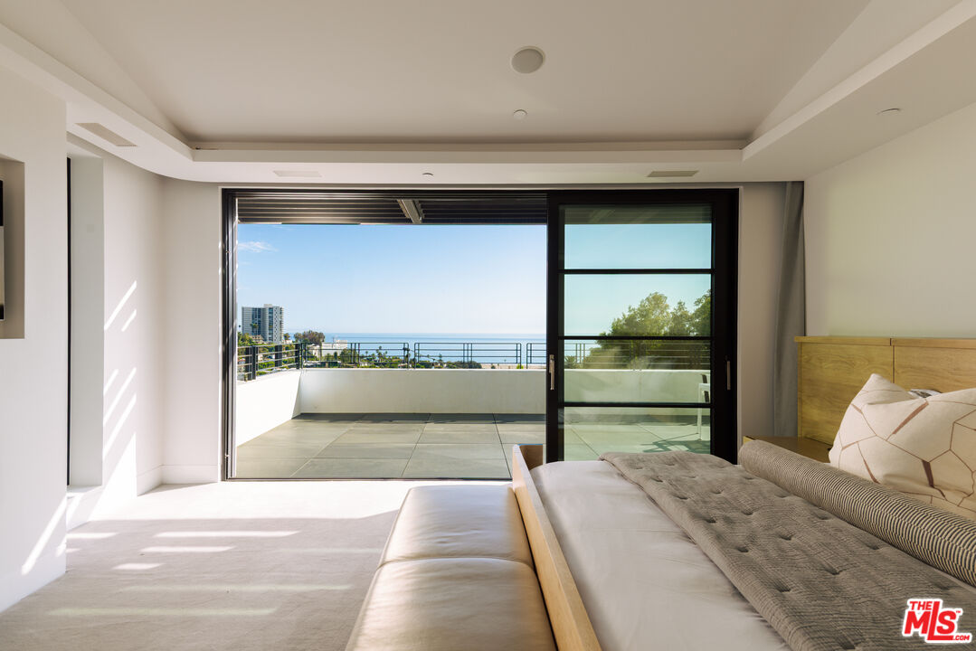 400 Amalfi Dr