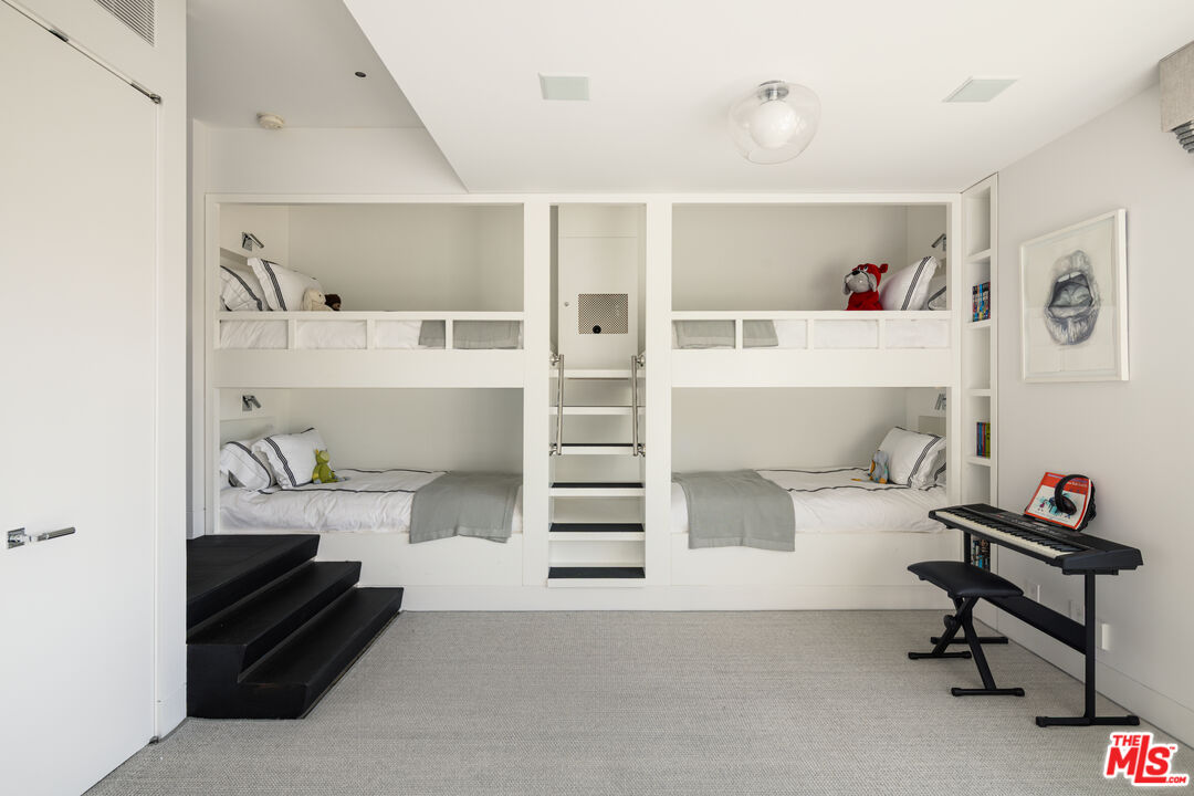 400 Amalfi Dr